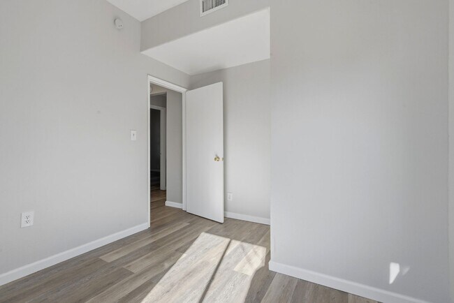 Building Photo - 420 E Speedway Blvd