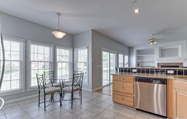 Building Photo - Beautiful 4 Bedroom In Rose Garden Estates!!