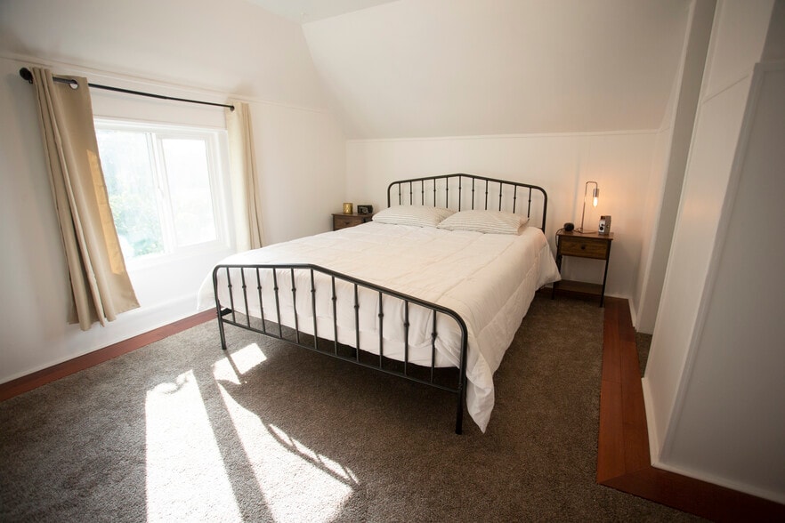Upstairs bedroom w/ walk in closet. Please note: The unit will be unfurnished - 1675 West Blvd