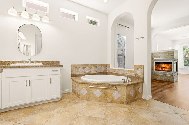 Building Photo - Encanterra Golf Community
