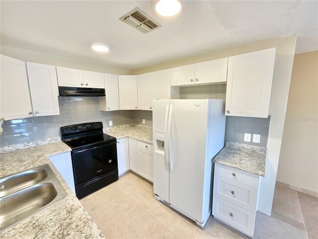 Building Photo - 3127 Corona Dr