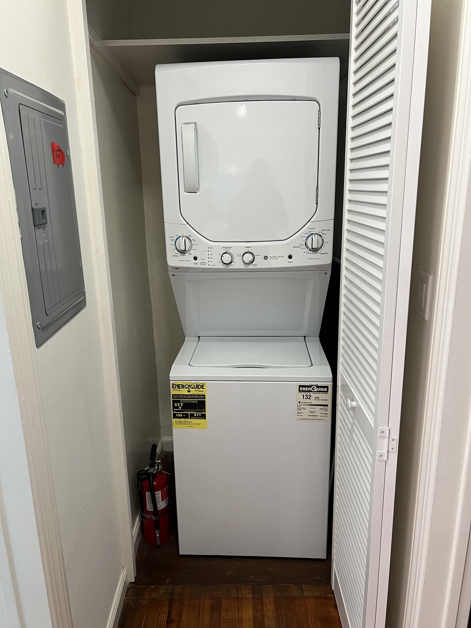 Washer dryer - 1712 Barry Ave