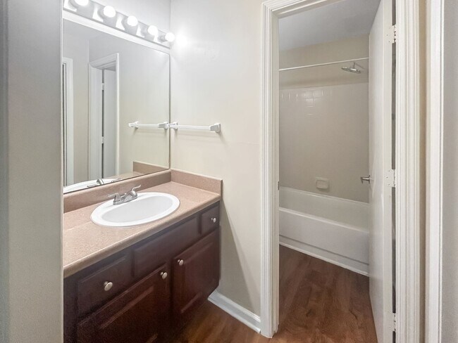 Building Photo - One Bedroom Apartment in Gated Community - Easy Highway Access!