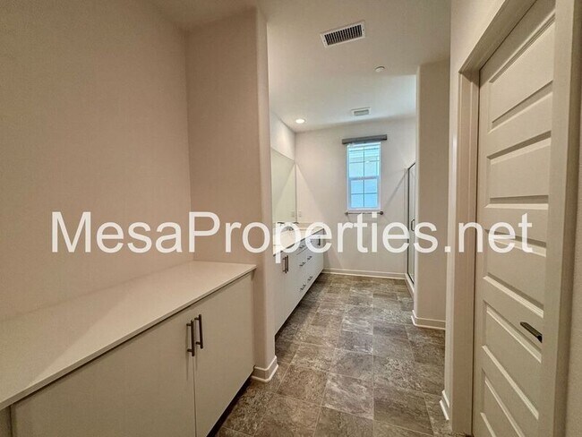 Building Photo - 7031 Aloe Ln