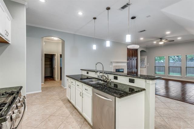 Building Photo - 2472 Deerwood Dr