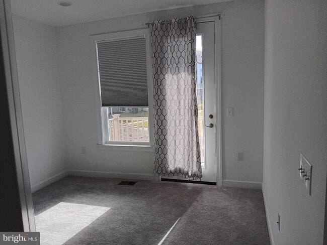 Building Photo - 4951 Longmire Wy