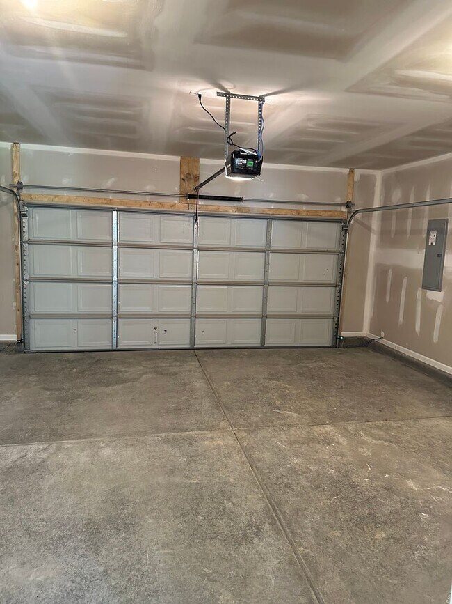 Building Photo - Pre-Leasing Now! Discover This Beautiful 3-Bedroom, 2.5-Bath Home in Cullman