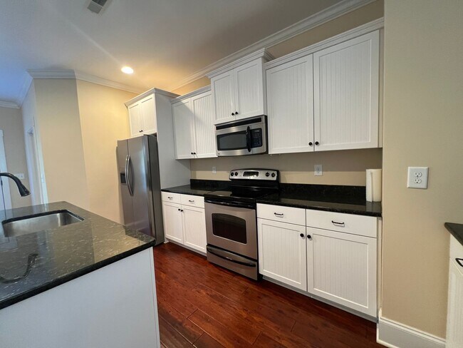 Building Photo - Absolutely Adorable!