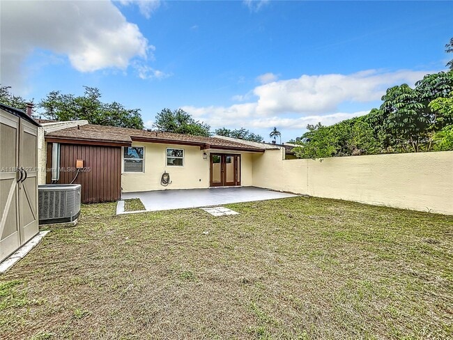 Building Photo - 13804 Kendale Lakes Dr