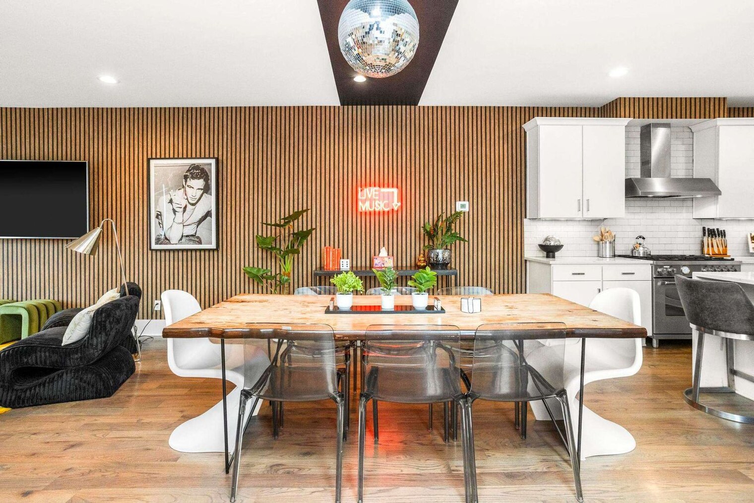 Building Photo - 1716 8th Ave S