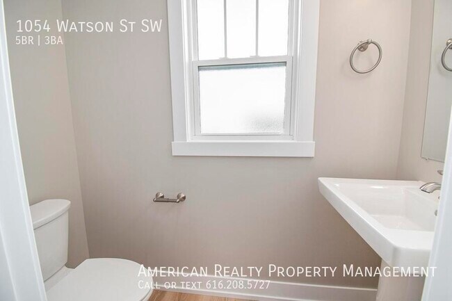 Building Photo - 1054 Watson St SW