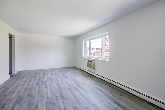 Building Photo - 5314 N Damen Ave