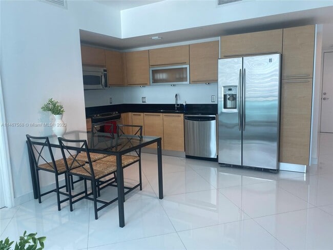 Building Photo - 950 Brickell Bay Dr