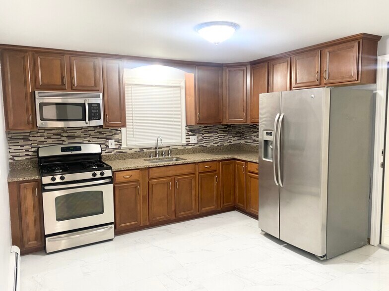 Building Photo - 317 Alexander Ave