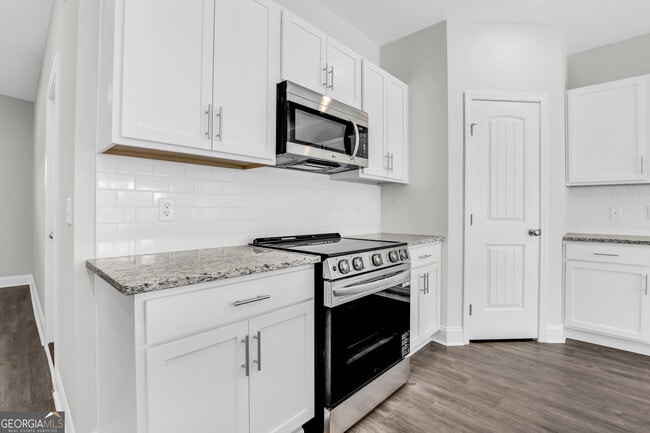 Building Photo - 408 S Zetterower Ave