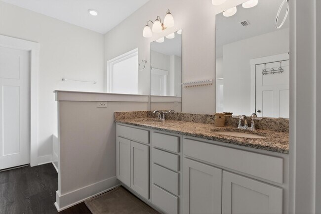 Building Photo - 1110 Shoal River Dr