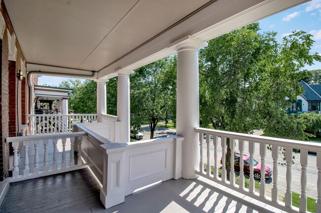 Building Photo - 273 Richmond Ave