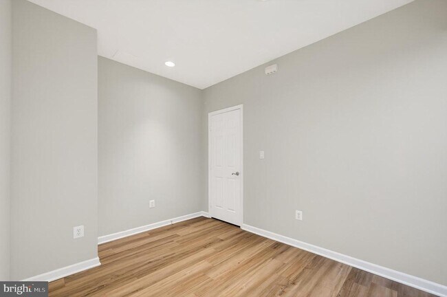 Building Photo - 42071 Pepperbush Pl