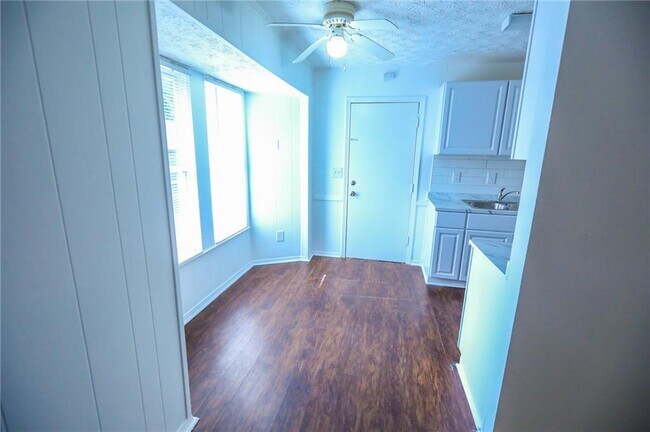 Building Photo - 1967 Singer Way