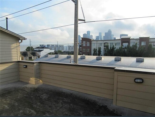 Building Photo - 1900 Mason St