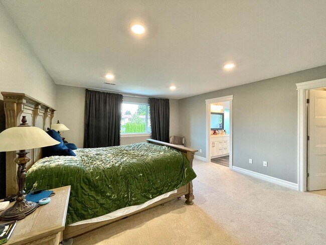 Building Photo - Stunning & Elegant Home Available for Rent!