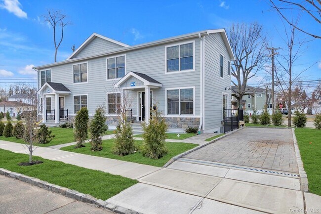 Building Photo - ONE Manhasset Ave