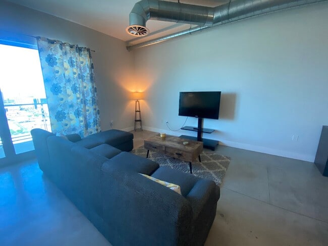Building Photo - Stunning Fully Furnished Loft with Breatht...