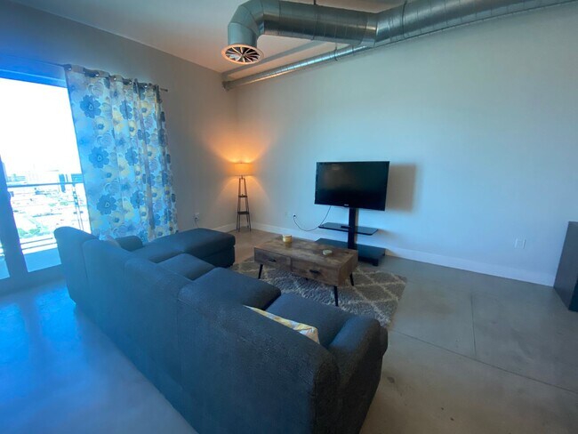 Building Photo - Stunning Fully Furnished Loft with Breathtaking Views of the Las Vegas Strip!
