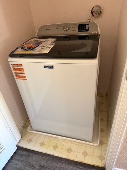 washer upstairs, dryer in garage - 1860 E 12th St