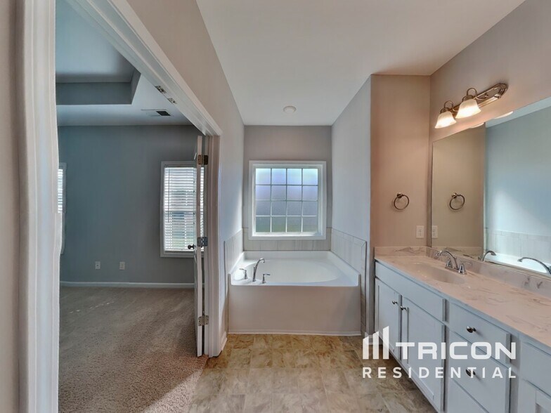 Building Photo - 917 Stokewood Pl