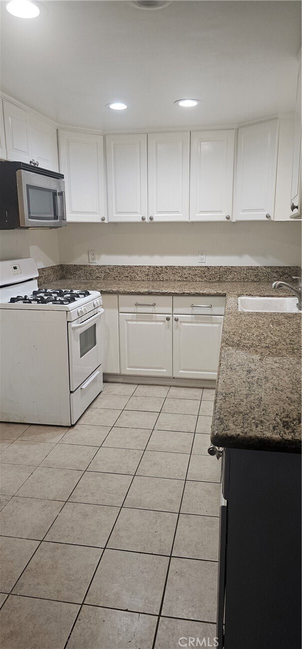 Building Photo - 1085 Circle City Dr