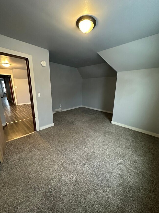 Building Photo - 1019 E Grand Ave