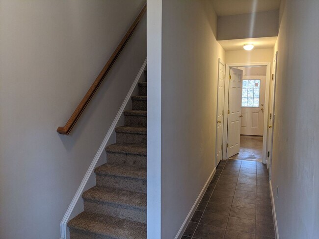 Building Photo - 3 Bedroom Townhouse for Rent in Waynesboro!
