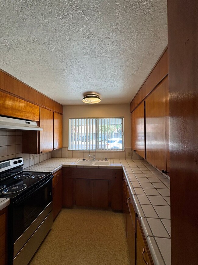 Building Photo - Tamarack 1100/1102