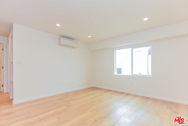 Building Photo - 1855 Euclid St