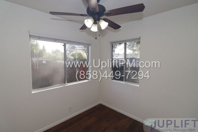 Building Photo - 820 Scranton St