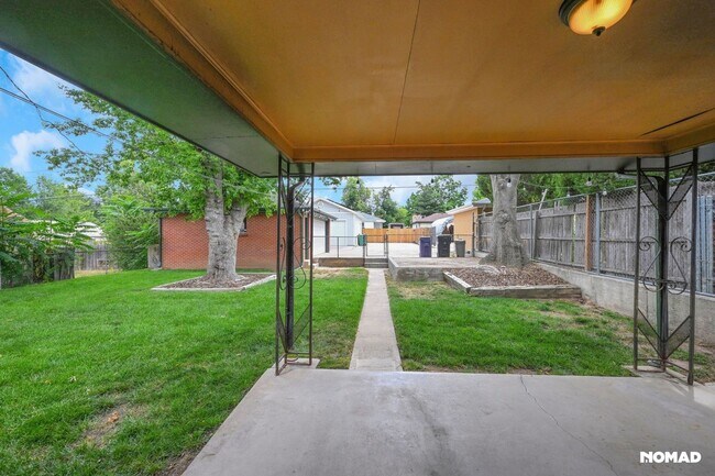 Building Photo - Spacious 4BR House in Denver