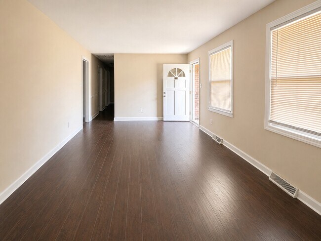 Building Photo - 813 Branchwood Dr
