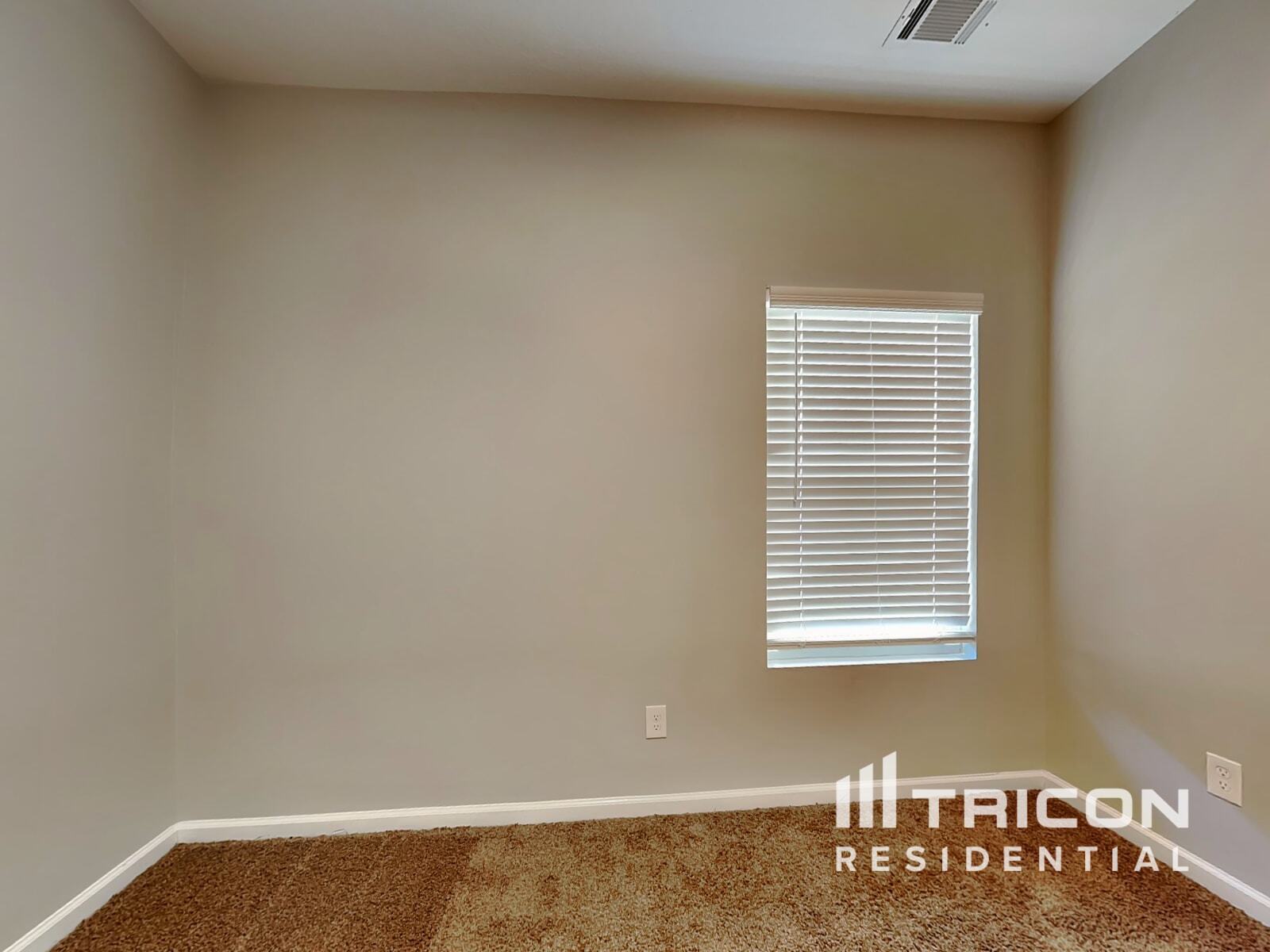 Building Photo - 3250 Alexandria Dr