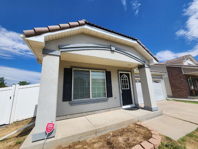 Building Photo - Great 3 Bed Ranch Style Home In Green Valley Ranch Neighborhood