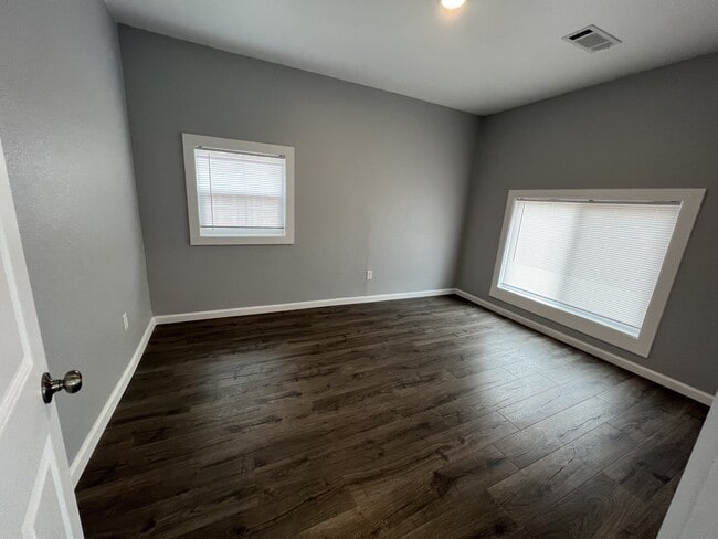 Building Photo - 28994 Rd 168
