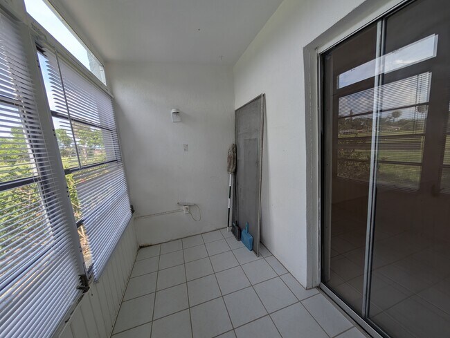 Building Photo - 3463 Bee Ridge Rd