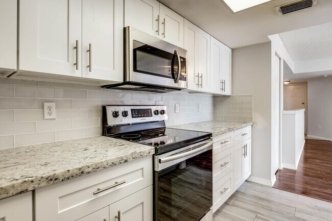Building Photo - 100 Crestwood Ct N