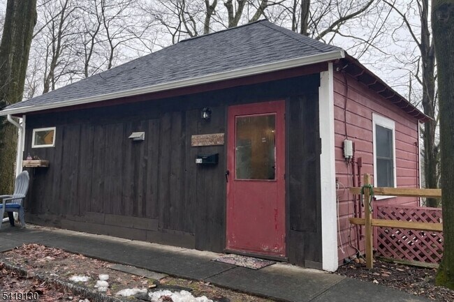 Building Photo - 91 Chestnut St