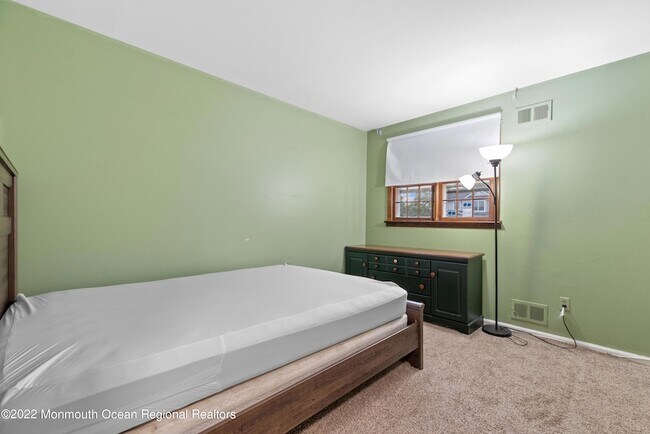 Building Photo - 2 Karen Ct