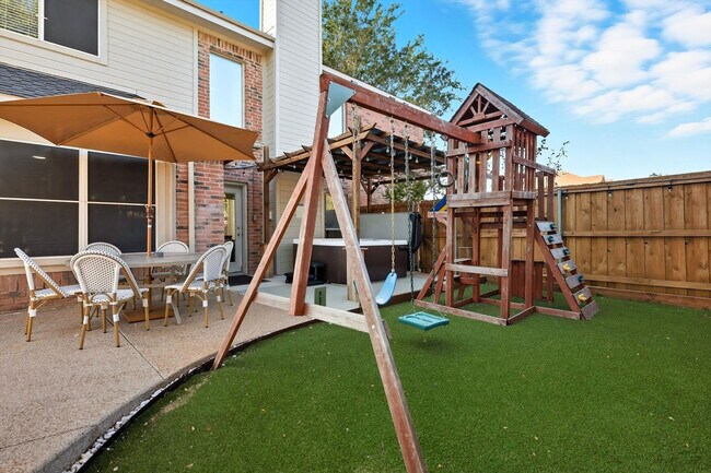 Building Photo - 537 Purdue Dr