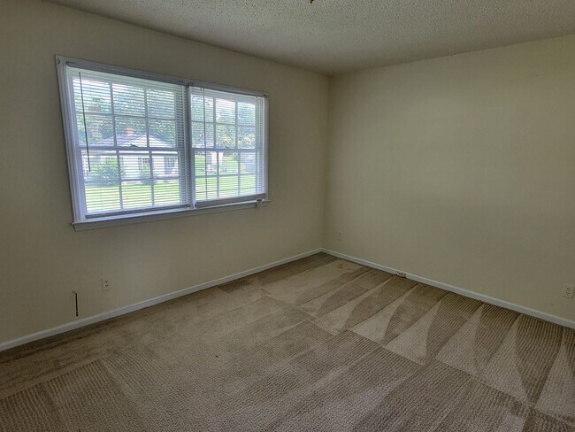 Building Photo - 1511 Andover Ave