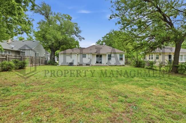 Building Photo - 571 S Roosevelt St