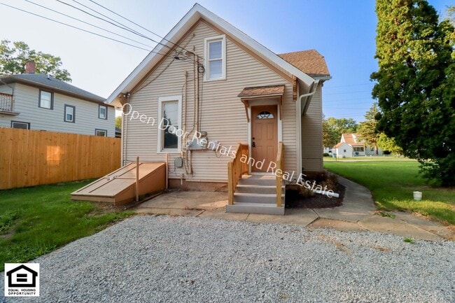 Building Photo - 428 Lincoln Hwy E