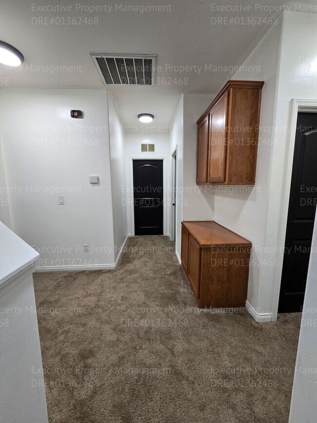 Building Photo - 3 bedroom/ 2.5 bathroom 2 story home.